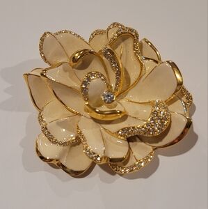 JOAN RIVERS Vintage Brooch Gardenia Flower Enamel Gold Plate Collectors Edition